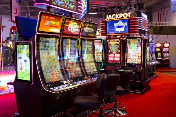sinarvegas app showing live-dealer blackjack table with multiple camera angles